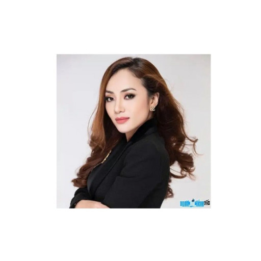 CEO Hồng Nhung